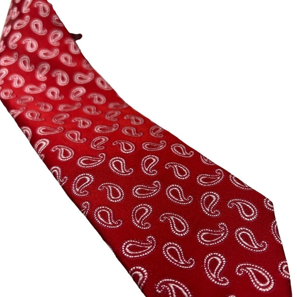 100% Silk TCM Red and White Paisley RETRO Tie